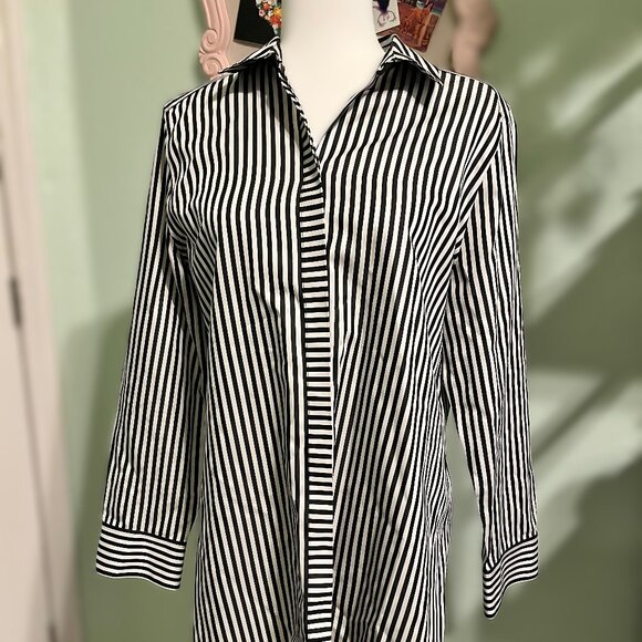 Chico's Black and White Striped No Iron Blouse Size 1 - Picture 1 of 7